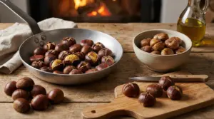 Castagne con incisione in padella su tavolo di legno, con ciotola di castagne e coltello per la preparazione